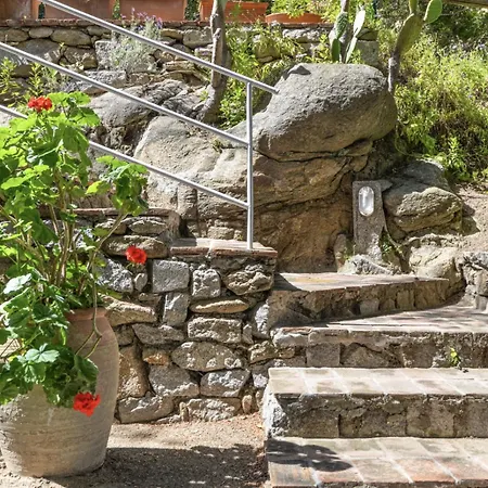 Iris - Beautiful Terrace And Garden Overlooking The Sea *